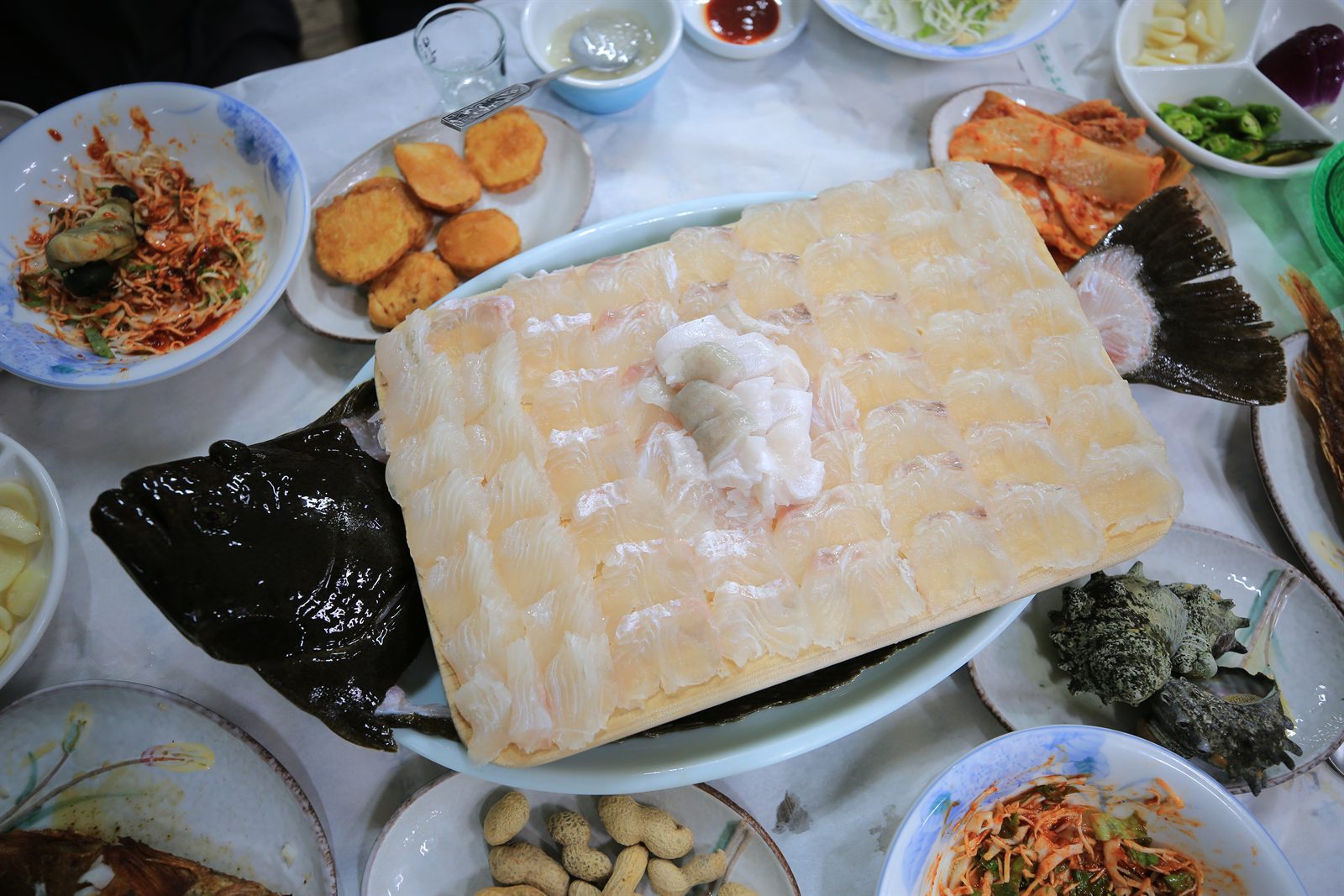 동해횟집 광어 모둠회 한 상차림